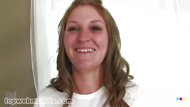 A gyönyörű menyecske, Bree Daniels leszbikus szörös pina video szexet folytat két túlszexuális csajjal