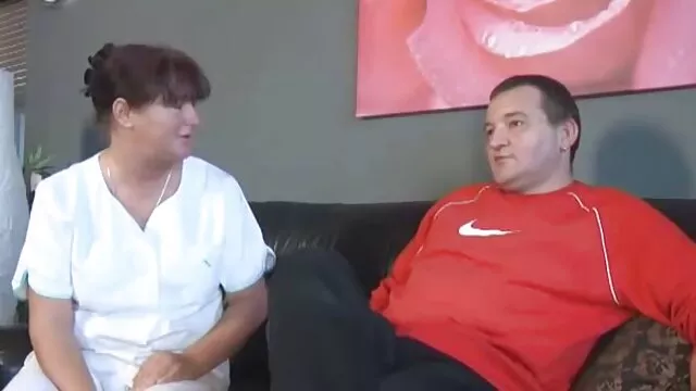 A kacér leszbikus dögök őrülten nyalják egymás dögös öreg szőrös punci punciját
