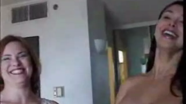 Busty flexi igazi baba érett szőrös puncik