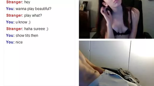 Csodálatos szőröspina világos hajú szépség élvezi a szopást forró 69-es helyzetben