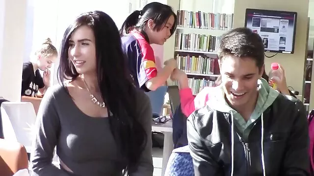 Vékony testű kanos szőrös pina porno szukák hármasban vesznek részt