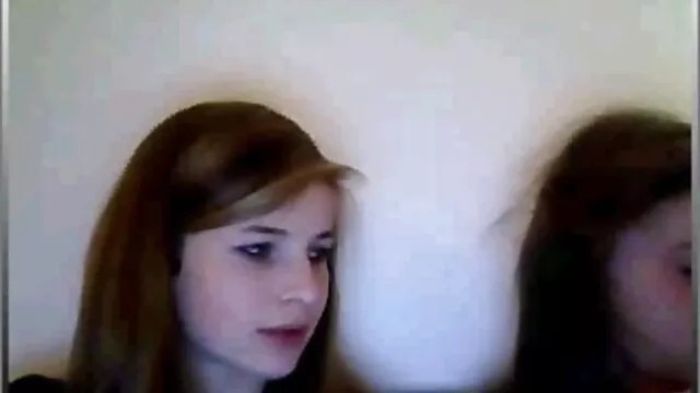 A tetovált barátnő, Bianka Swool megvadul a kemény farkán, és kibaszott szőrös puncik kutyus stílust kapott