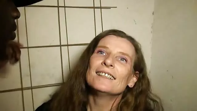Sok szőrös punc fantázia kell ahhoz, hogy a slampos thai Michelle kedvében járjon