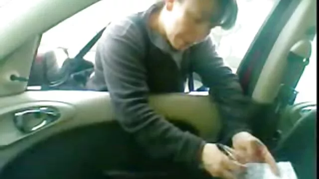 Nagy szamár, izmos alak, slampos ébenfa csaj hosszan lovagol a BF-jén, tehénlány szőrös punci nyalás pózban