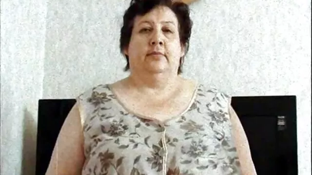 Kövér csúnya fiú szörös pina szex imádja a piszkos fétis szexet a slampos szőkeséggel