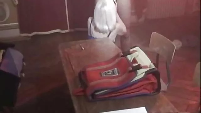 Lenyűgöző leszbikusok kedveskednek egymásnak a forró szörös pina videók leszbikus orgiában