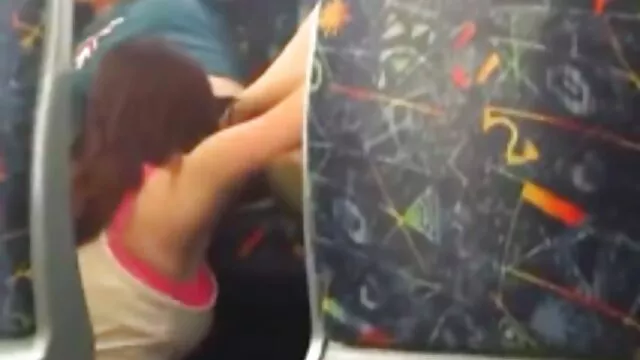 Az erős, dús szőke vörös hajú rivális, Alexa Nova végbélnyílását és száját dugja vén szőrös pinák