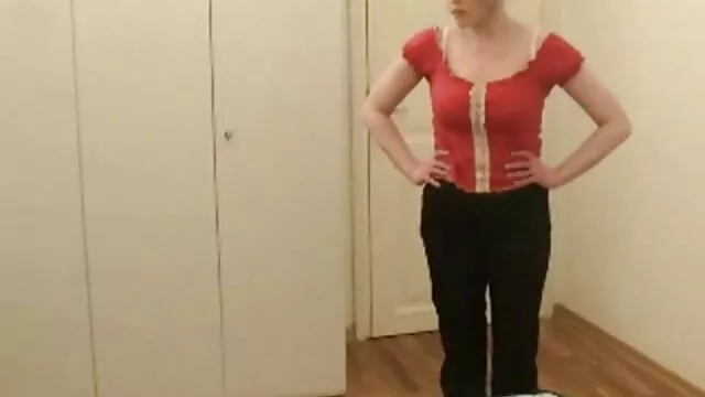 Pokolian dögös szőke Sarah Shine szívja BF nagy szörös pina farkát