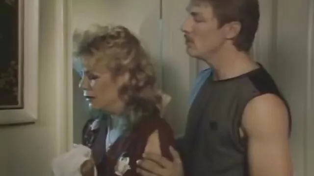 Pufók busty MILF June Summerst szőrös baszás hatalmas fekete szerszám fúrja meg