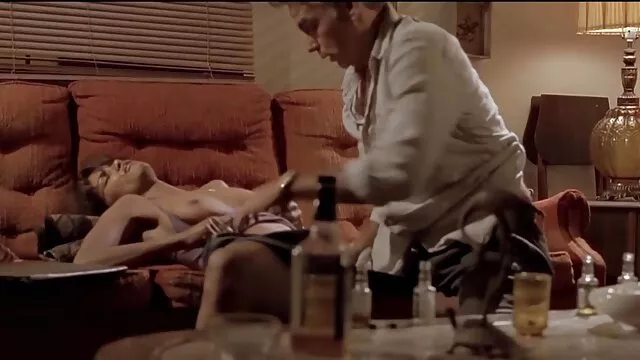 Lenyűgöző őreg szőrős pinák MILF Janet Mason csíkok a fényképezőgéphez