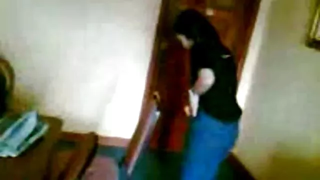 A csábító kapa Marta La Croft szívesen vesz részt egy szőrős pinák őrült négyes jelenetben