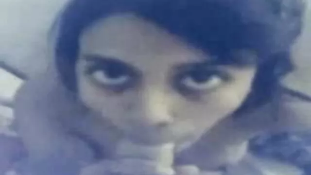 A telhetetlen ázsiai szőrös pina videók cuki, Asa Akira 69 pozícióban szívja szeretője farkát