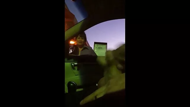 Az érzéki szőke barátnője, Kiara punci szőrös Night a tükör előtt szar és krémes