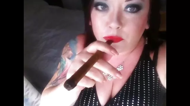 Pumpált punci szőrös pina sex és tátongó anális lyuk a teljes kurva Nicole Love-nak
