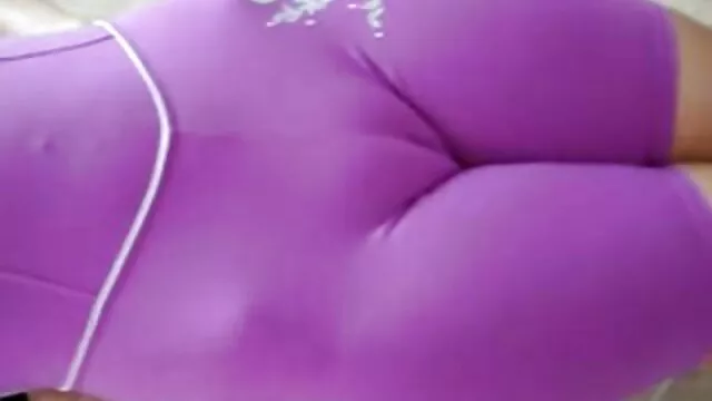 Lubricious barna szőrös puni csaj Isabella De Santos guzzles merev dong
