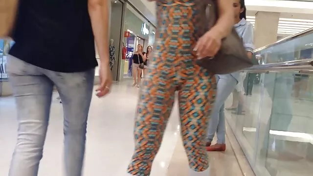 Salma-de-nora ízletes kakast fúj POV szőrös pina baszása szex klipben